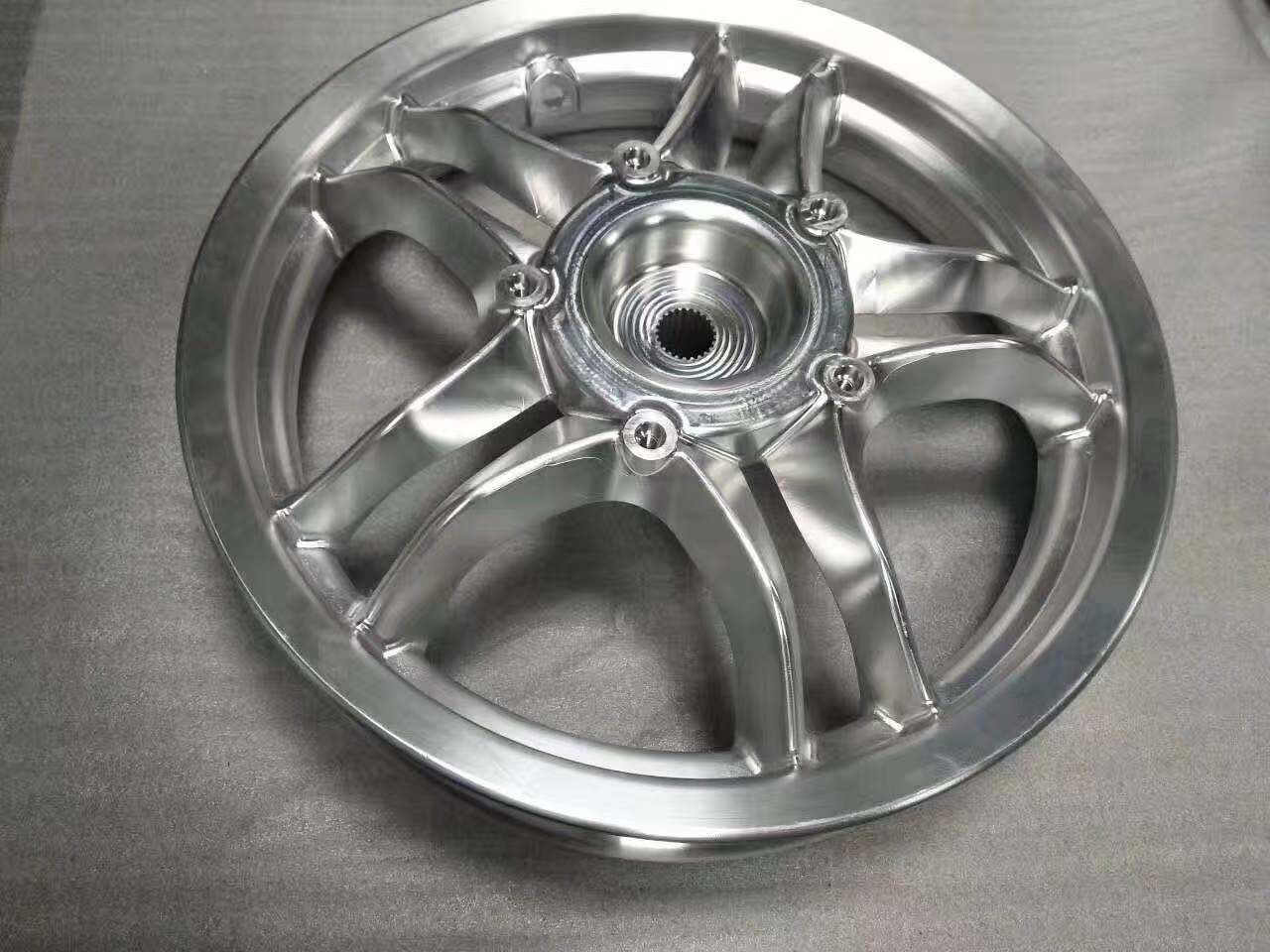 Aluminum wheel hub